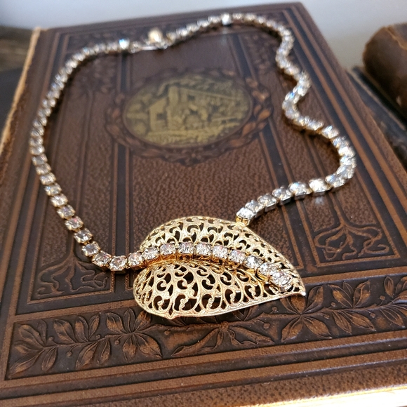 Vintage Gold Tone Leaf Gemstone Fashion Necklace 🍂😍 - Picture 7 of 11